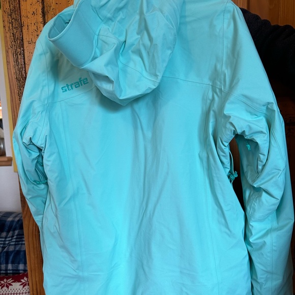 Strafe ski jacket founded in Aspen Co - Picture 3 of 7